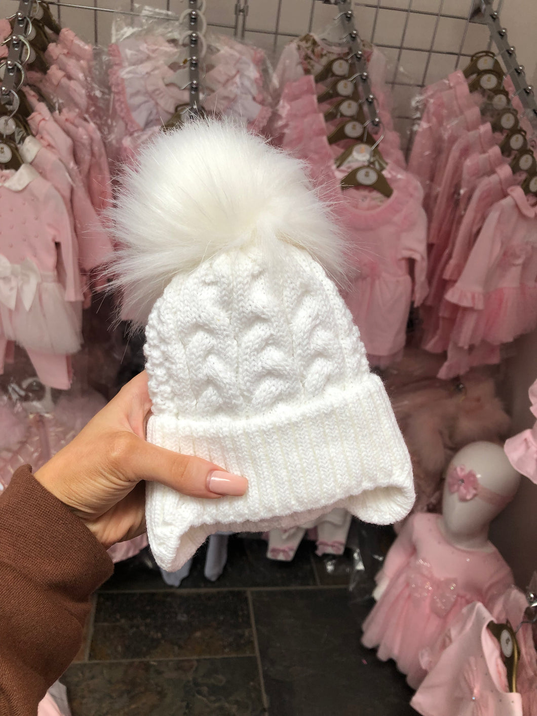 Pixi White Cable Single Pom Hat