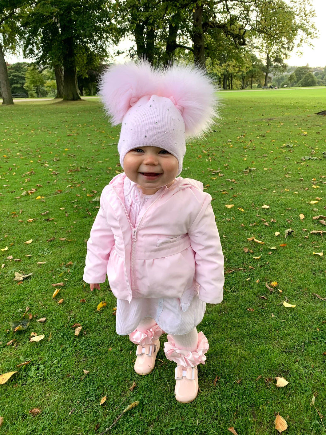 Kinder White Diamonte Pom Hat